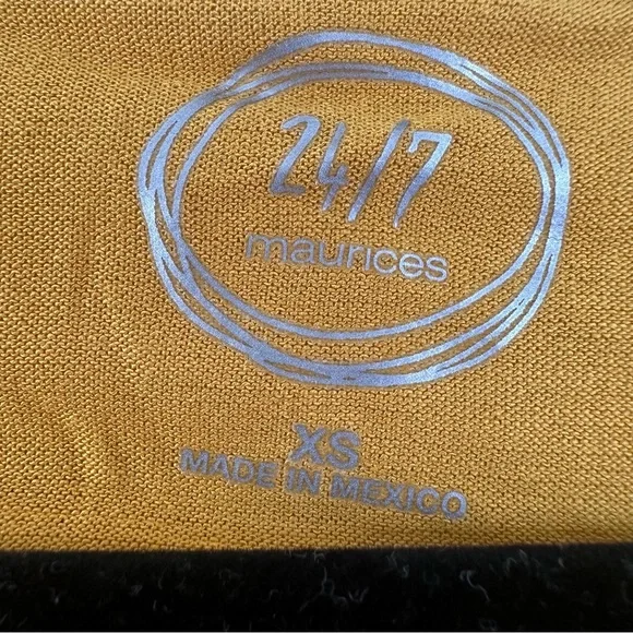 NWT Maurices Mustard, White, and Black Colorblock Tee Size XSmall - Picture 4 of 7